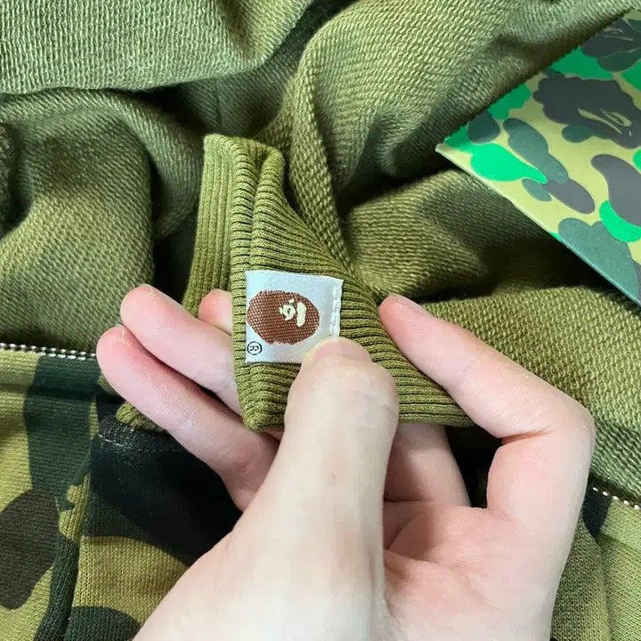 [SOLD OUT] M 베이프 녹계 샤크 카모 후드집업 판매합니다.