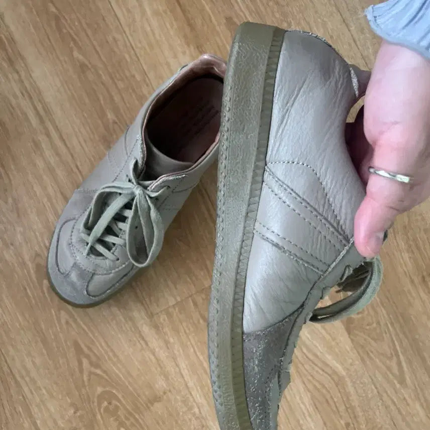 [BUNJANG] Riofa Beige Sneakers 240 / 리오파 베이지 240