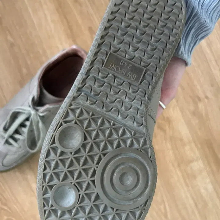 [BUNJANG] Riofa Beige Sneakers 240 / 리오파 베이지 240