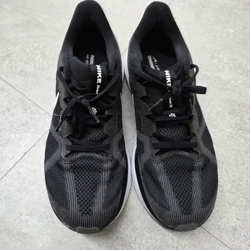 [SOLD OUT] 나이키 에어 줌 스트럭처 25 러닝화 런닝화 275 mm