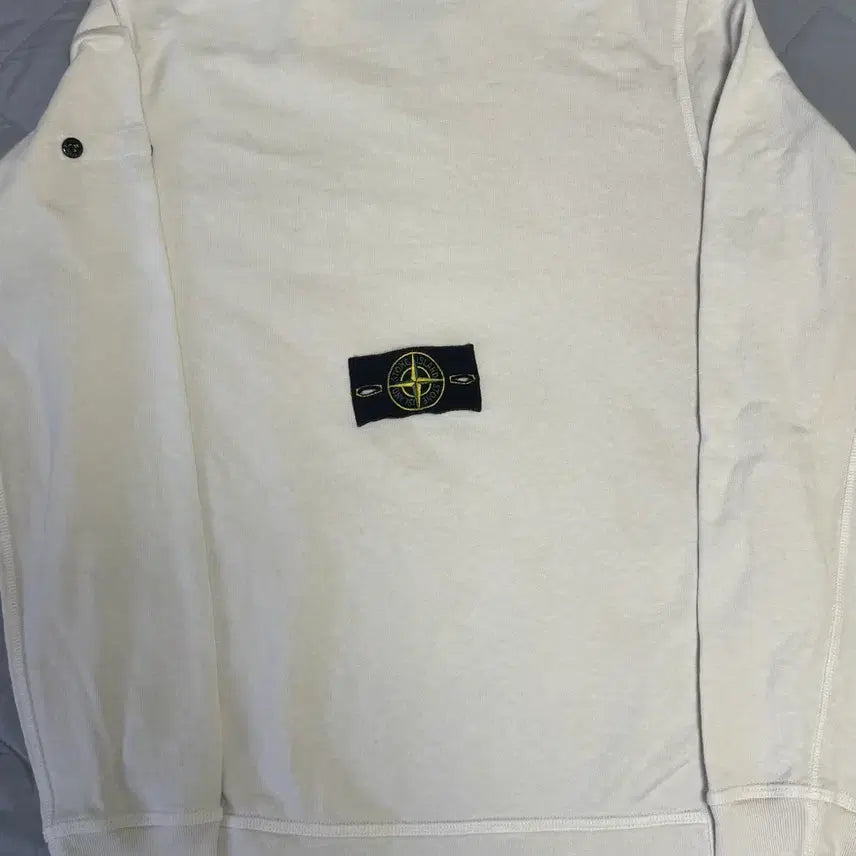 [SOLD OUT] [M]스톤아일랜드 화이트 포켓 맨투맨 롱슬리브 티셔츠