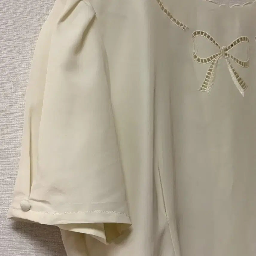 [BUNJANG] Ribbon Punching Blouse / 리본펀칭 블라우스