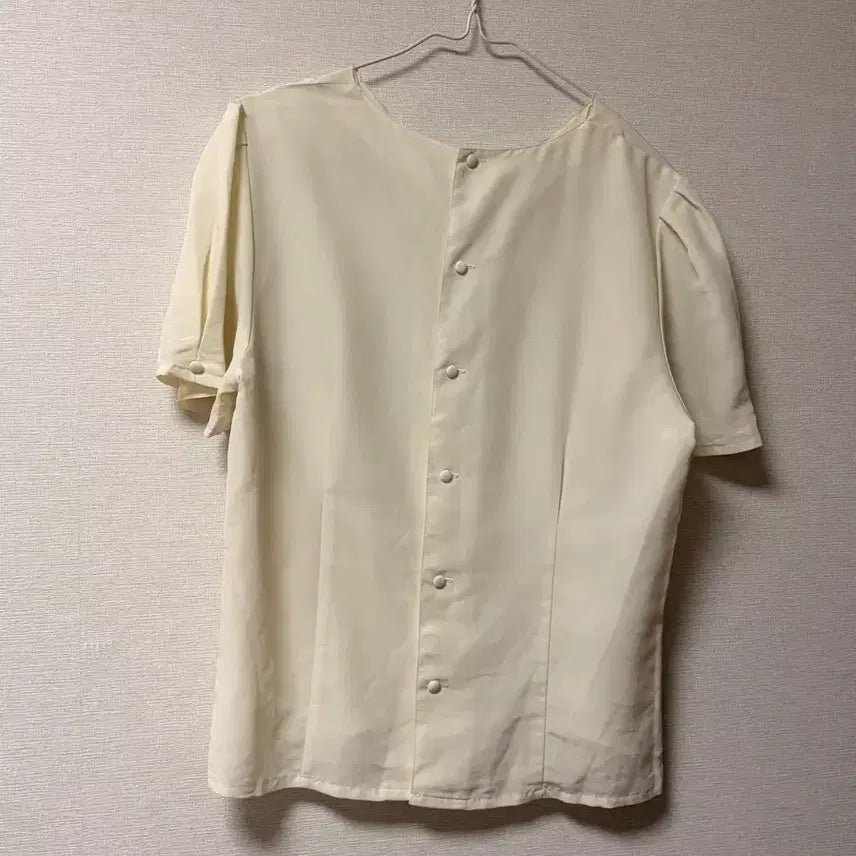 [BUNJANG] Ribbon Punching Blouse / 리본펀칭 블라우스