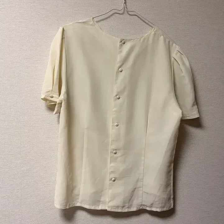 [BUNJANG] Ribbon Punching Blouse / 리본펀칭 블라우스
