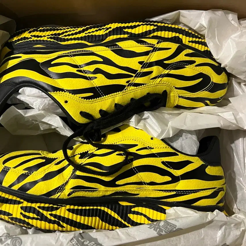 [BUNJANG] Onitsuka Tiger Urusei Yatsura Collaboration Sneakers / 오니츠카타이거 시끌별 녀석들 콜라보 스니커즈 290