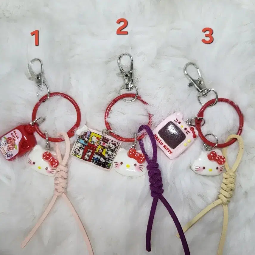 [BUNJANG] Red Ring Kitty Charm with Suede Cord and White Lace / 빨간링 키티키링 샤무드끈과 하얀레이스