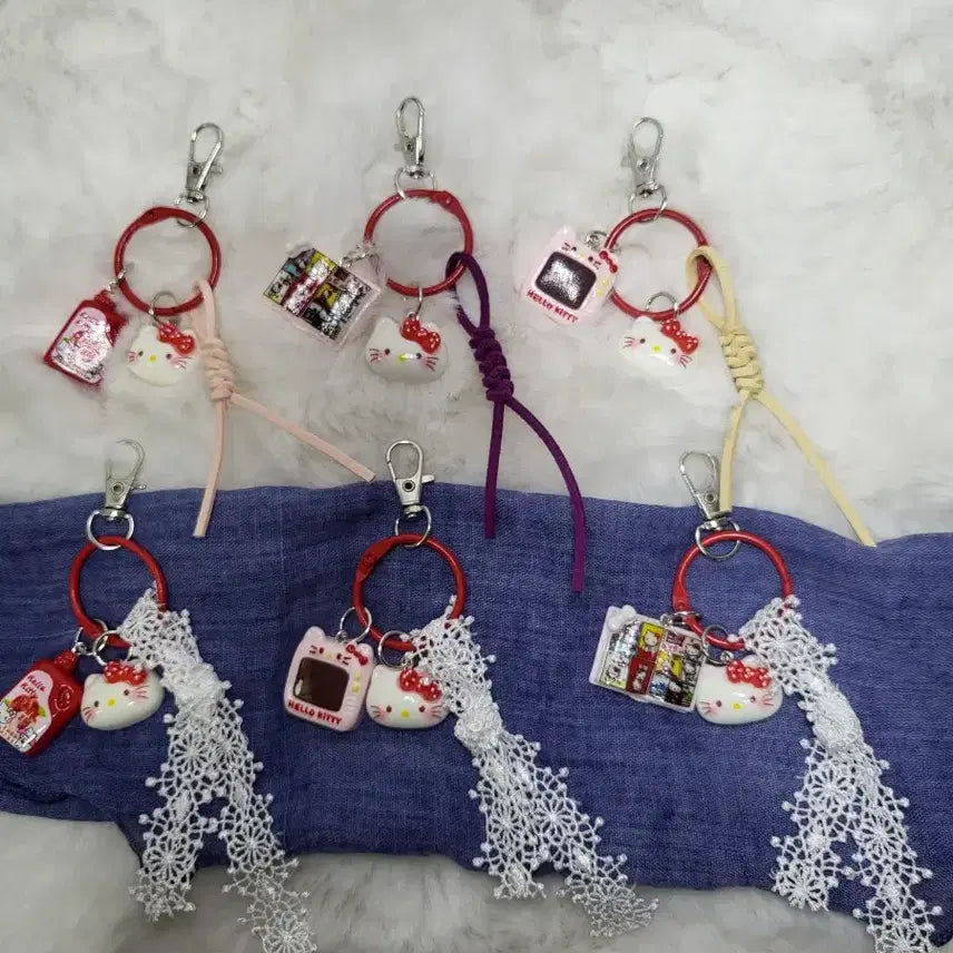 [BUNJANG] Red Ring Kitty Charm with Suede Cord and White Lace / 빨간링 키티키링 샤무드끈과 하얀레이스