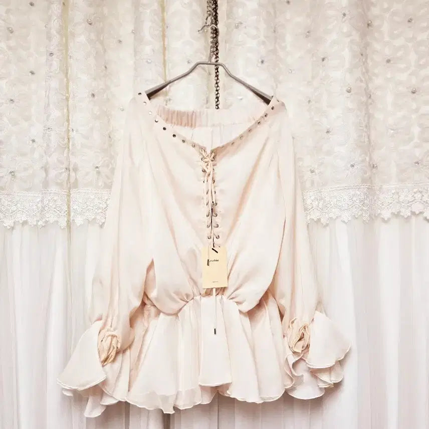 [BUNJANG] Off-Shoulder Corsage Blouse / 오프숄더 코사지 블라우스(택있는새상품)