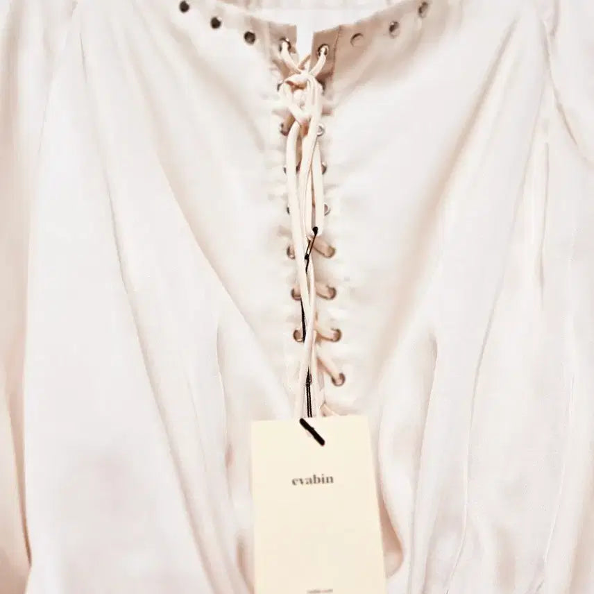 [BUNJANG] Off-Shoulder Corsage Blouse / 오프숄더 코사지 블라우스(택있는새상품)
