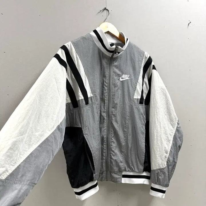 [SOLD OUT] 남성 95 M / 나이키 리이슈 우븐 바람막이