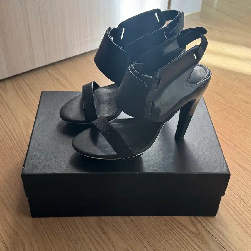 [BUNJANG] United Nude Black Heels / 유나이티드 누드 힐 36 (새상품)