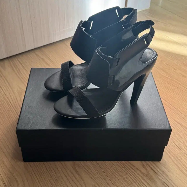 [BUNJANG] United Nude Black Heels / 유나이티드 누드 힐 36 (새상품)