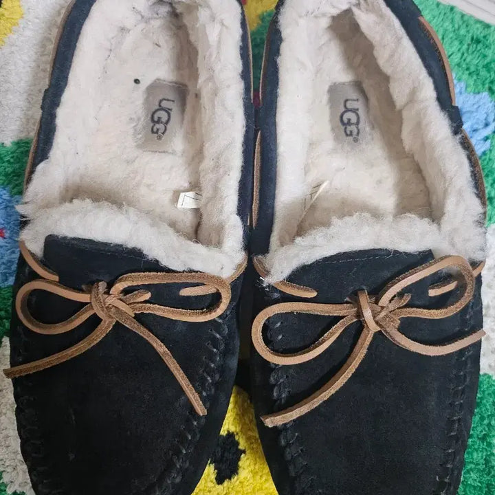 [BUNJANG] UGG Black Moccasin Fur Slippers / UGG 어그 블랙 모카신 털 슬리퍼