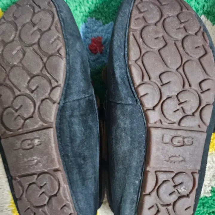 [BUNJANG] UGG Black Moccasin Fur Slippers / UGG 어그 블랙 모카신 털 슬리퍼