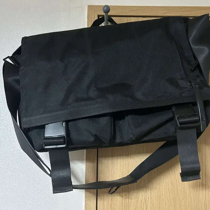 [BUNJANG] Ssrl Messenger Bag / Ssrl 메신저백 팝니다(에스에스알엘 메신저백)