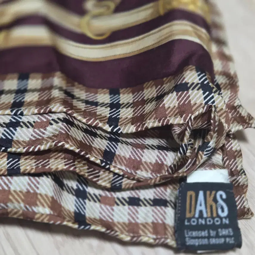 [BUNJANG] Daks Silk Check Pattern Scarf / 닥스 실크 100%스카프 체크 패턴 장식