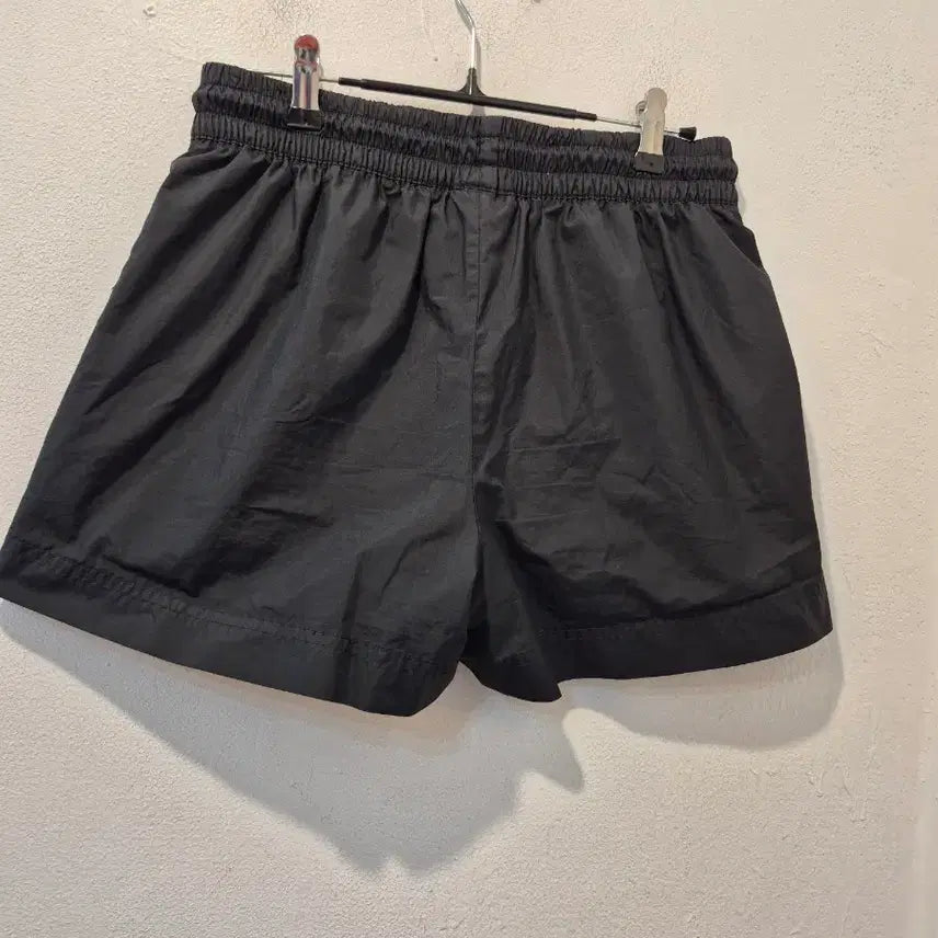 [BUNJANG] Nike Swoosh Black Shorts / 나이키 스우시 블랙 반바지