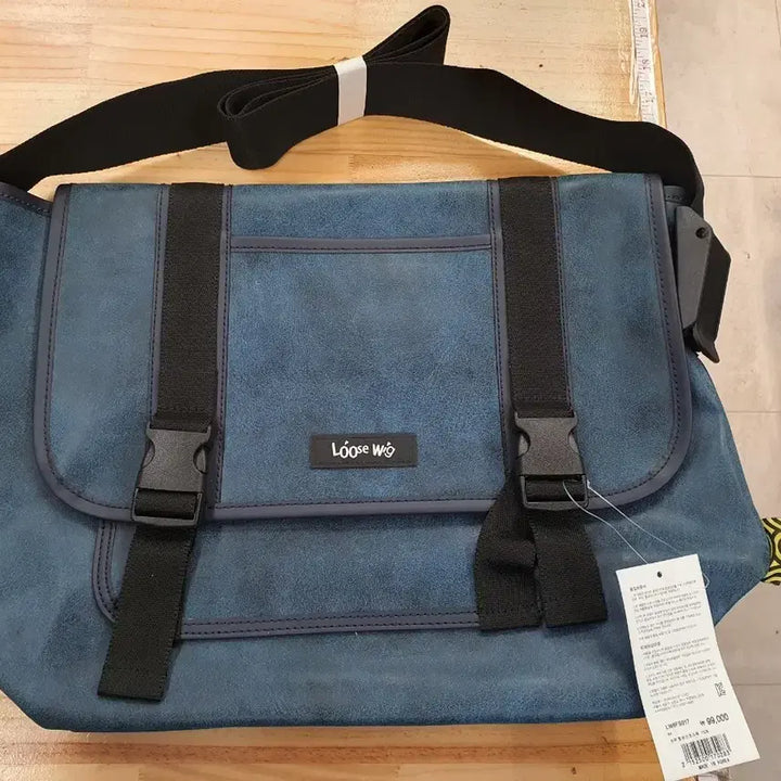 [BUNJANG] Loose Wig Messenger Bag Crossbody Bag / [새상품] 루즈윅(Loose Wig) 메신저백 크로스백 (정가 9.9만