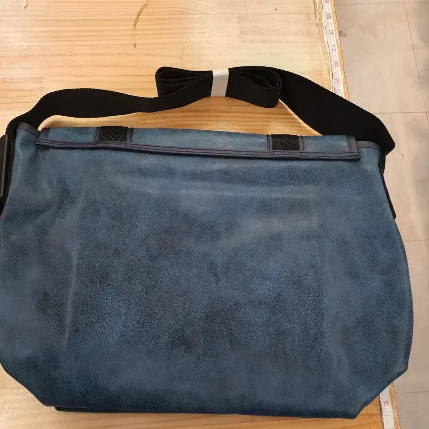 [BUNJANG] Loose Wig Messenger Bag Crossbody Bag / [새상품] 루즈윅(Loose Wig) 메신저백 크로스백 (정가 9.9만