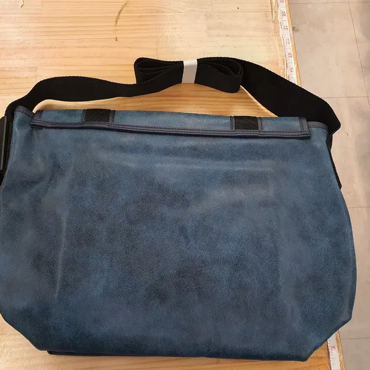 [BUNJANG] Loose Wig Messenger Bag Crossbody Bag / [새상품] 루즈윅(Loose Wig) 메신저백 크로스백 (정가 9.9만