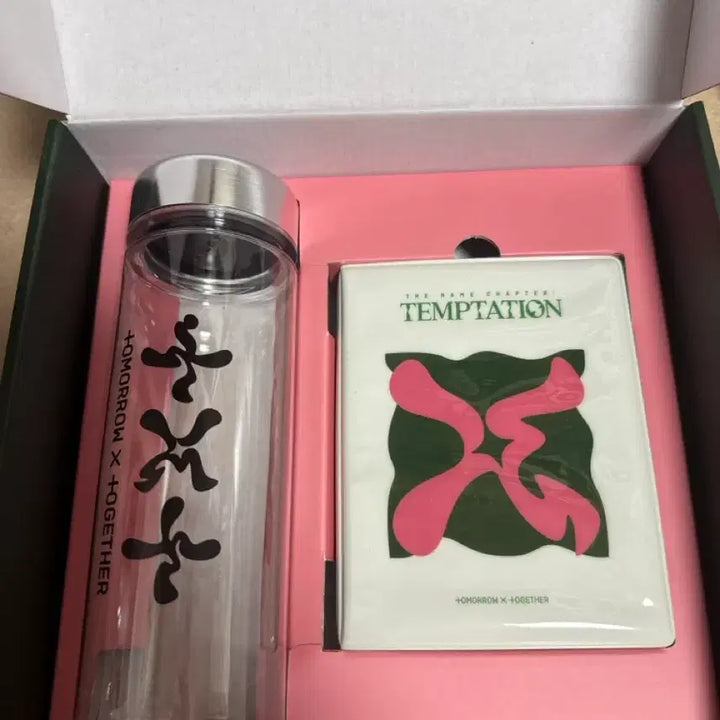 [BUNJANG] TXT Temptation Showcase Reverse Support Water Bottle &amp; Collection Book / 투바투 템테이션 쇼케이스 역조공 물병 콜북 양도