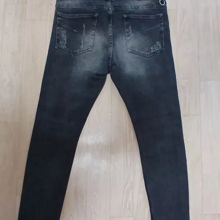 [SOLD OUT] 자라 Zara 흑청 데미지 슬림핏 데님 32 럭셔리