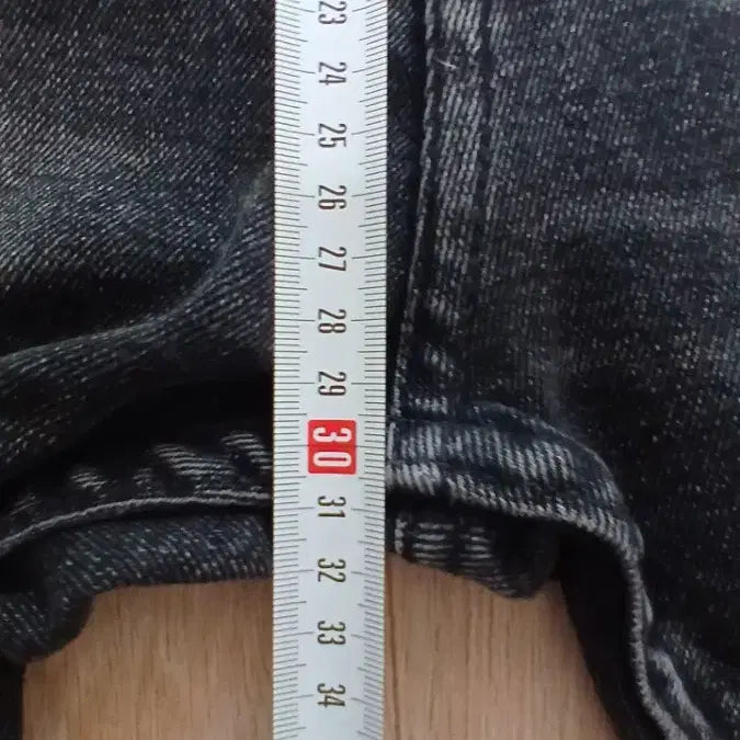 [SOLD OUT] 자라 Zara 흑청 데미지 슬림핏 데님 32 럭셔리