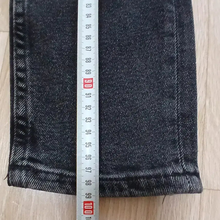 [SOLD OUT] 자라 Zara 흑청 데미지 슬림핏 데님 32 럭셔리