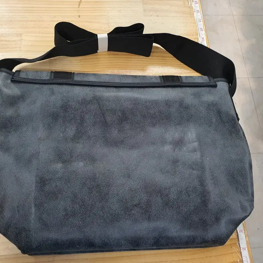 [BUNJANG] Loose Wig Messenger Bag Crossbody Bag / [새상품] 루즈윅(Loose Wig) 메신저백 크로스백 (정가 9.9만