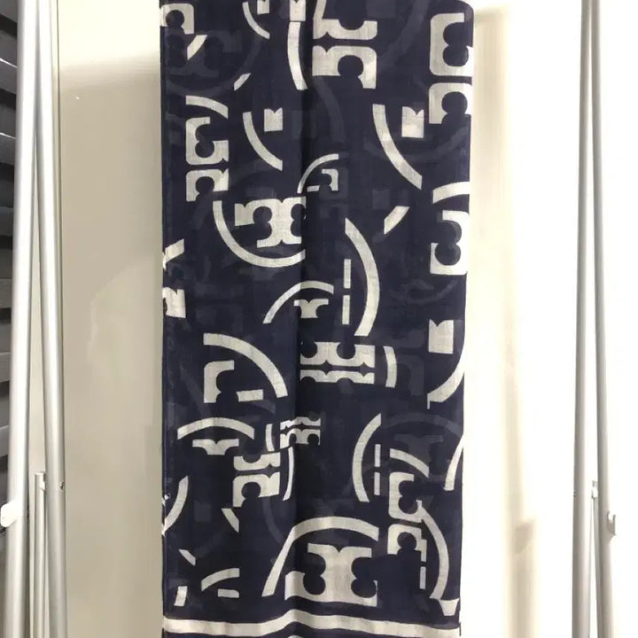 [BUNJANG] Tory Burch Logo Tassel Wool Scarf / [1회 착용] 정품 토리버치 로고 테슬 울 스카프 (정가 29만원대)