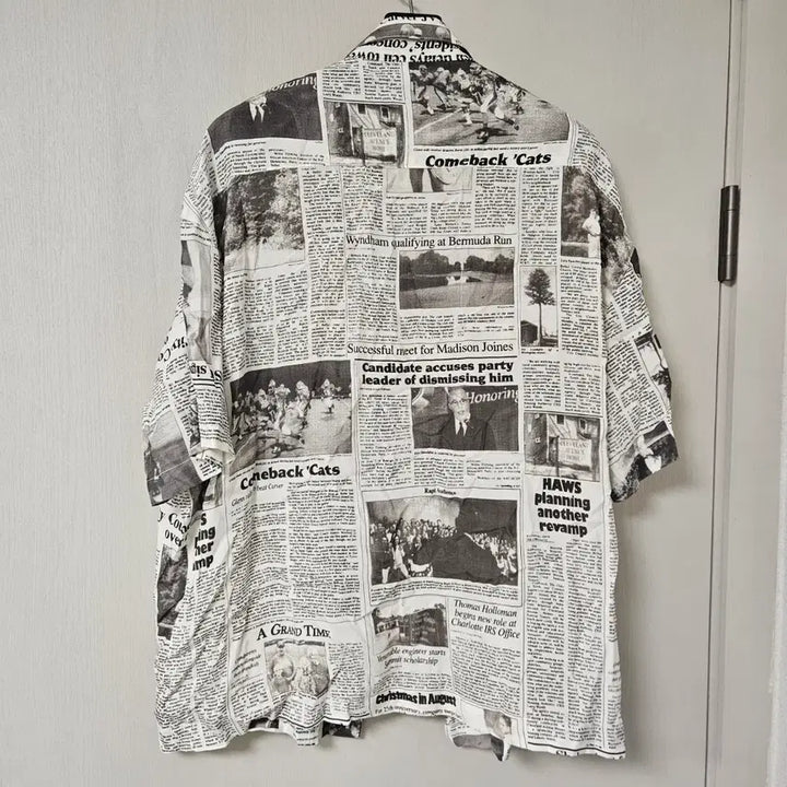 [BUNJANG] Newspaper Pattern Oversized Shirt / 뉴스페이퍼셔츠 (Free)