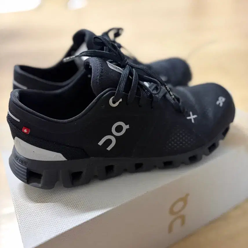 [SOLD OUT] 온 러닝 클라우드 x3 블랙 235