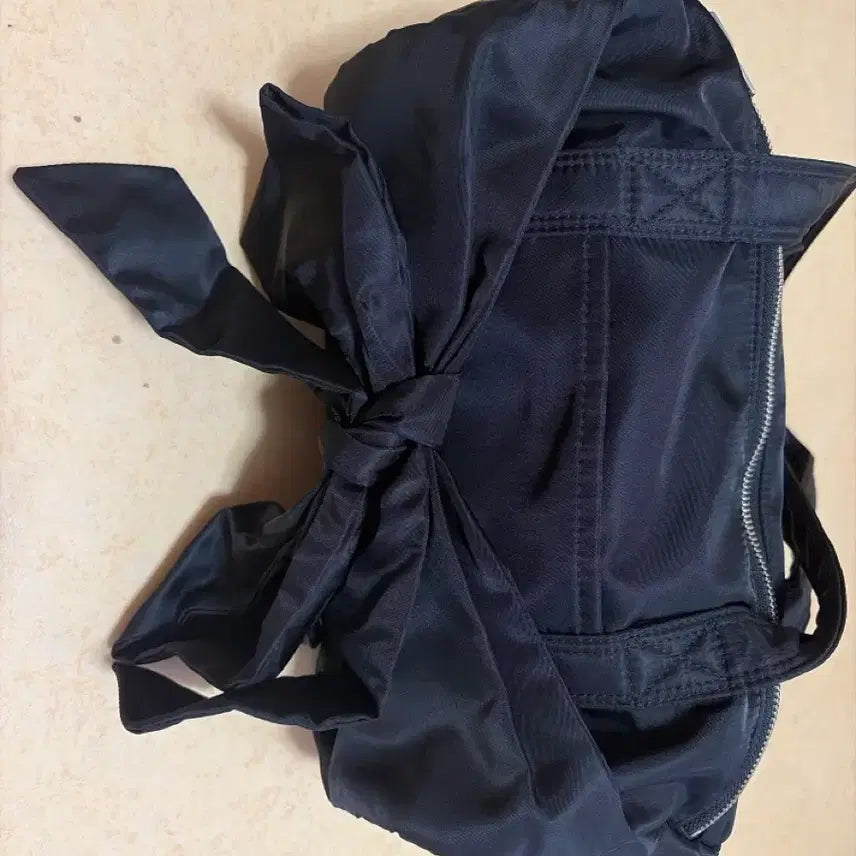 [BUNJANG] Saenggin Studio Ribbon The Puff Bag / 생긴스튜디오 리본더플백