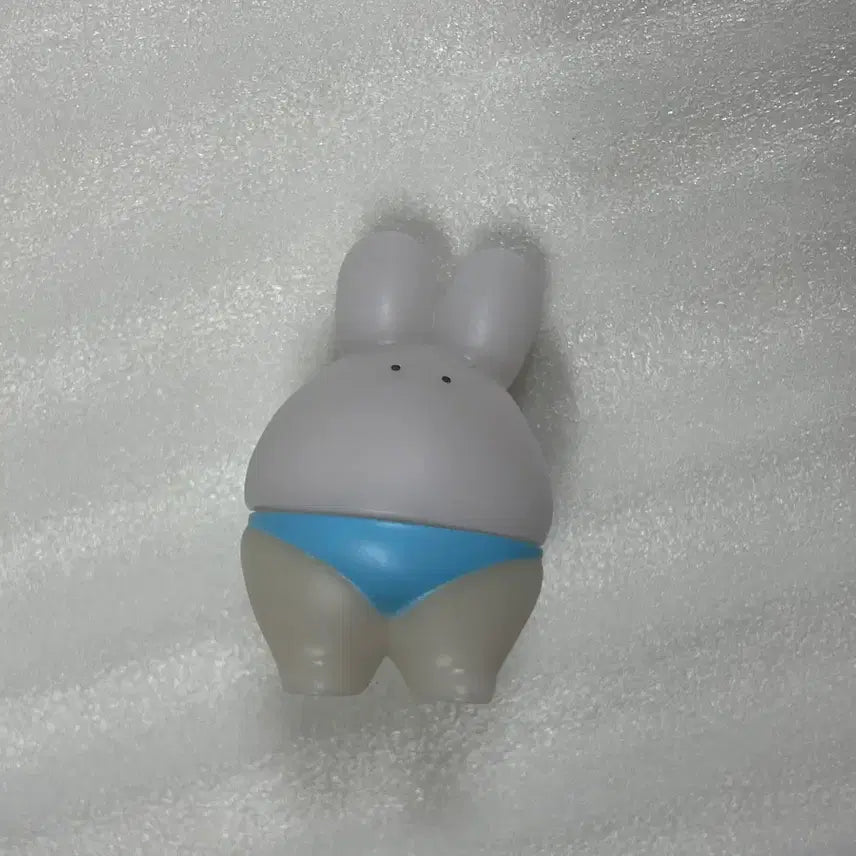 [BUNJANG] Usapantsu Blue Gacha Figure / 우사빤쯔 하늘색 가챠 피규어