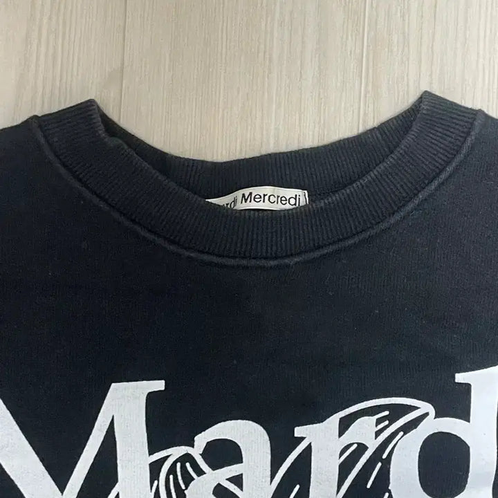 [BUNJANG] Mardi Mercredi Flower Black Sweatshirt / 마르디 메크르디 플라워 블랙 맨투맨
