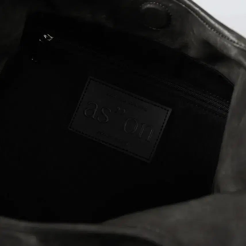 [SOLD OUT] 애즈온 리키 숄더백/ 크랙 브라운
