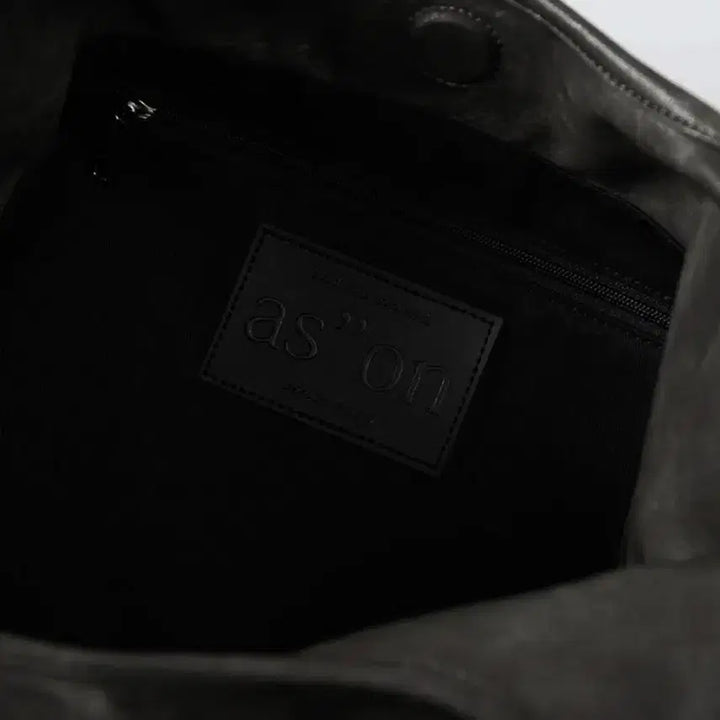 [SOLD OUT] 애즈온 리키 숄더백/ 크랙 브라운