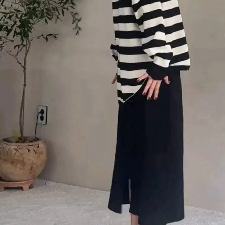 [BUNJANG] Stripe Round Knit - Free Size / 스트라이프 라운드 니트 - 프리