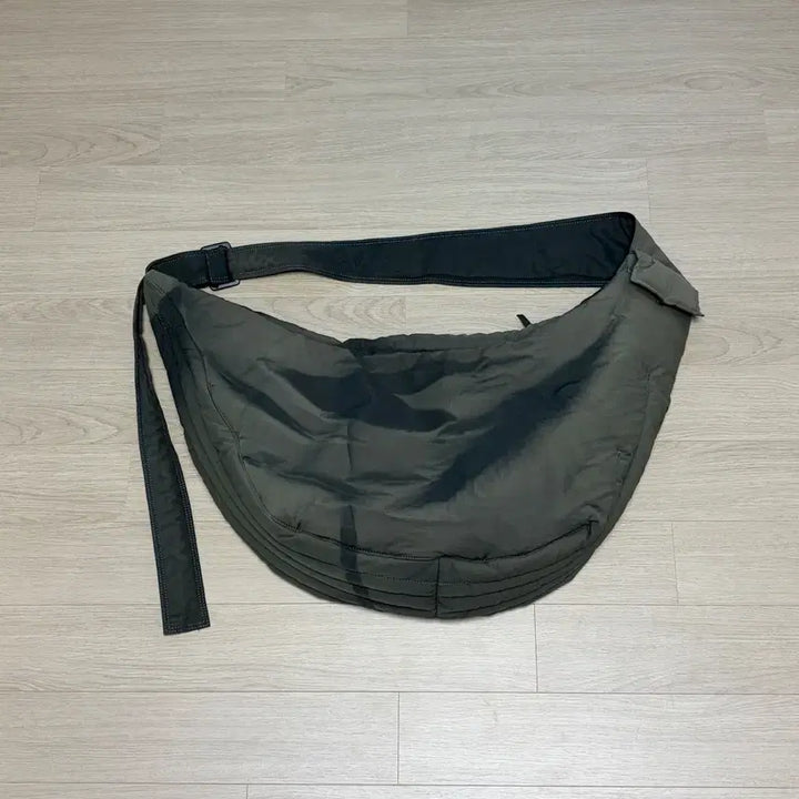 [BUNJANG] Ziyong Kim Sun Bleach Shoulder Bag / 지용킴 선블리치 숄더백