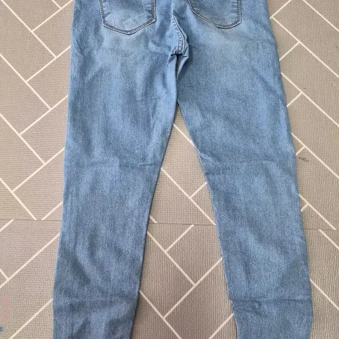 [BUNJANG] Light Wash Cut-Hem Skinny Jeans / 연청 데님 스키니진