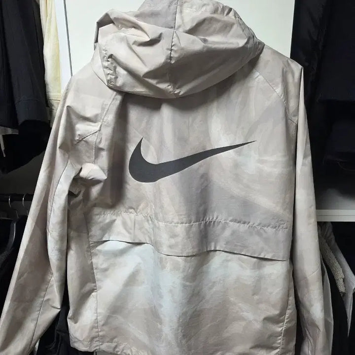 [BUNJANG] Nike Windrunner Beige Windbreaker Jacket / 나이키 윈드러너 바람막이 자켓 베이지