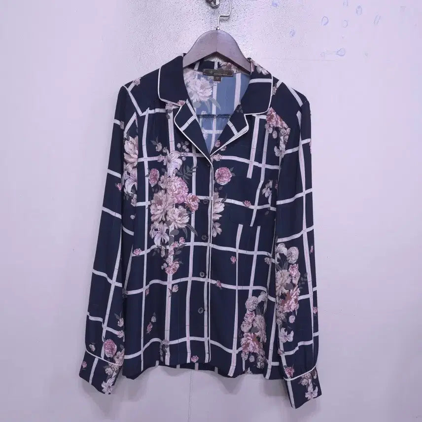 [BUNJANG] Thursday Island Floral Chiffon Blouse / 써스데이아일랜드) 거의새거 플라워 쉬폰 블라우스 -55
