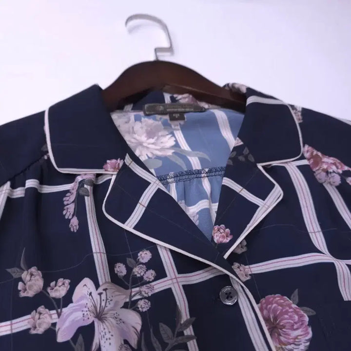 [BUNJANG] Thursday Island Floral Chiffon Blouse / 써스데이아일랜드) 거의새거 플라워 쉬폰 블라우스 -55