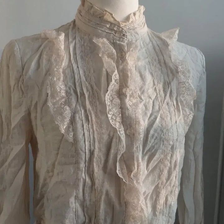 [SOLD OUT] [빈티지] 레이스 핀턱 블라우스 아이보리