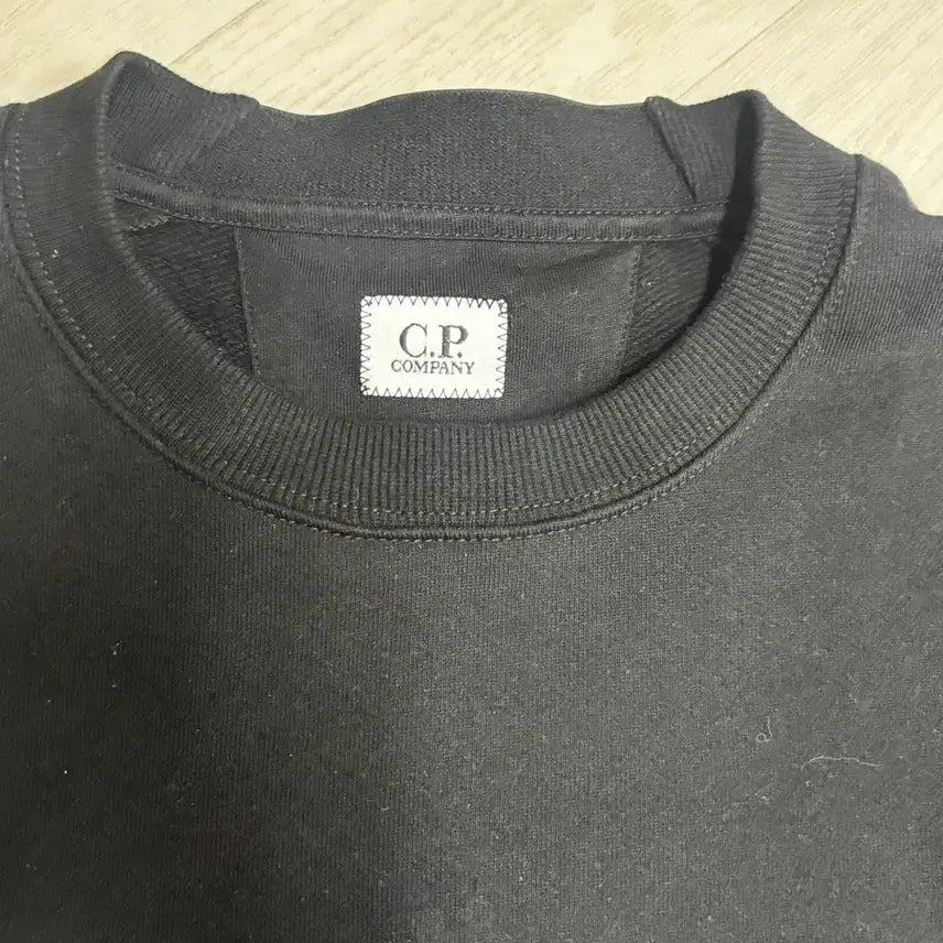 [BUNJANG] C.P. Company Lens Applique Sweatshirt Black / C.P. 컴퍼니 렌즈 와펜 블랙 맨투맨 S