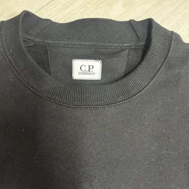 [BUNJANG] C.P. Company Lens Applique Sweatshirt Black / C.P. 컴퍼니 렌즈 와펜 블랙 맨투맨 S