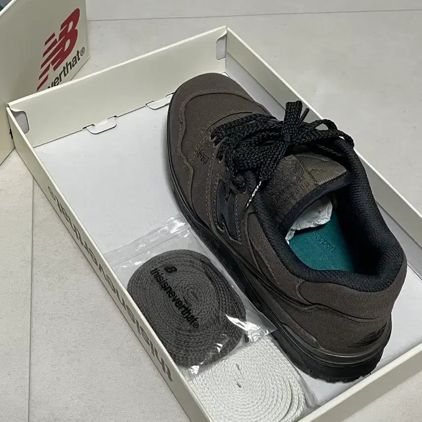 [BUNJANG] New Balance x Thisisneverthat 550 Brown Sneakers / [265] 뉴발란스 x 디스이즈네버댓 550 브라운