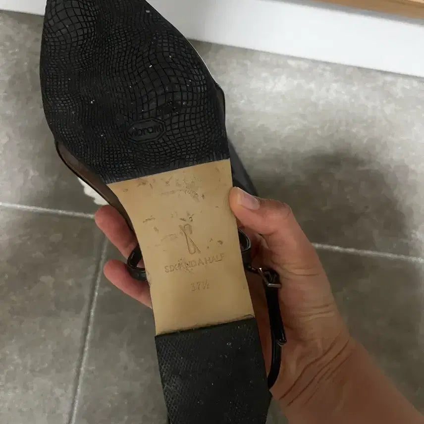 [SOLD OUT] 식스앤어하프 kaia 블랙 245