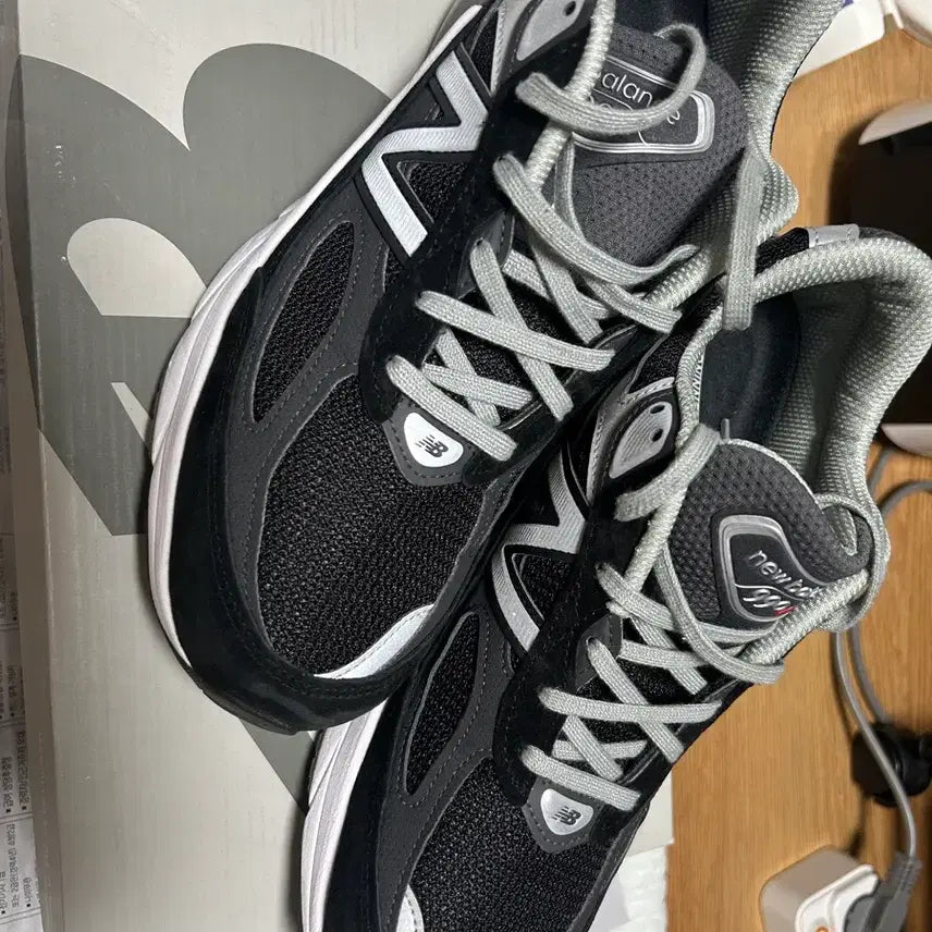 [SOLD OUT] 뉴발란스 990v6 275 급처합니다.
