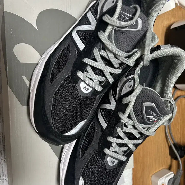 [SOLD OUT] 뉴발란스 990v6 275 급처합니다.